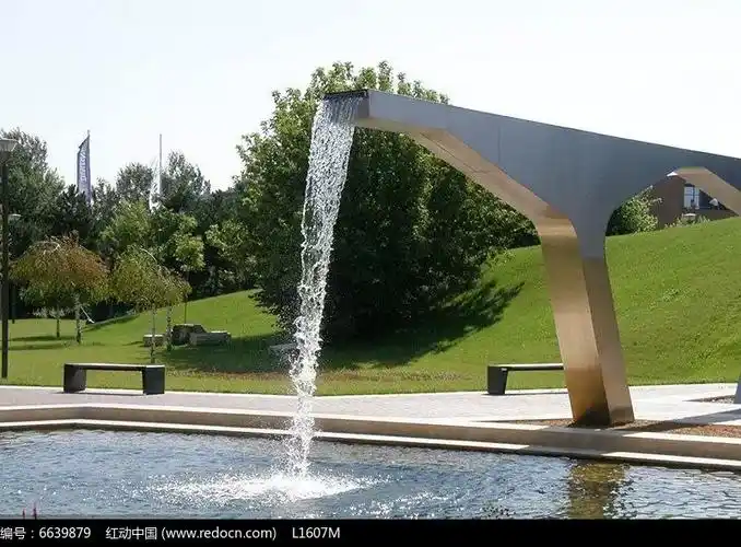 公园t字形吐水水景实景图