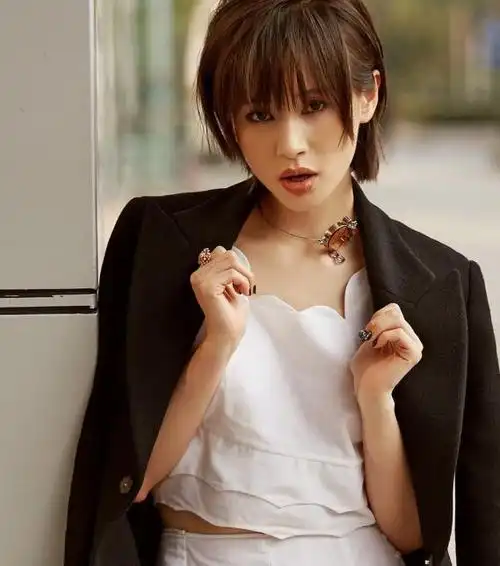 巴蜀盛产靓女,8位四川籍女星,个个肤白貌美,气质卓绝