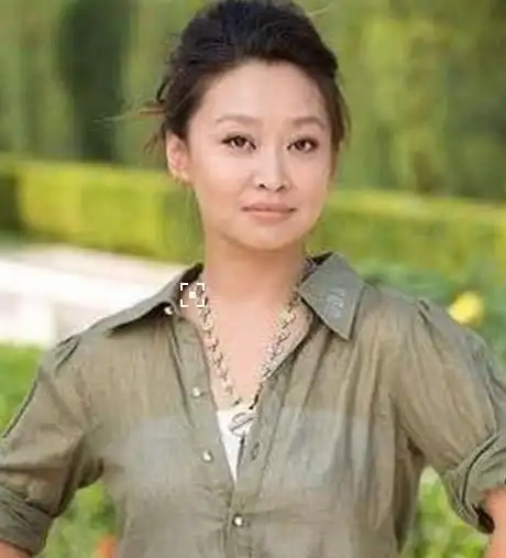 原来祖峰的妻子是她, 凭借《父母爱情》走红, 如今42岁的她美出新境界