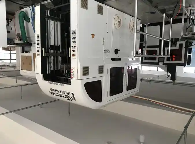 闲置低价出售全自动礼盒成型机2台 组装机1台及其它手工胶水机2台