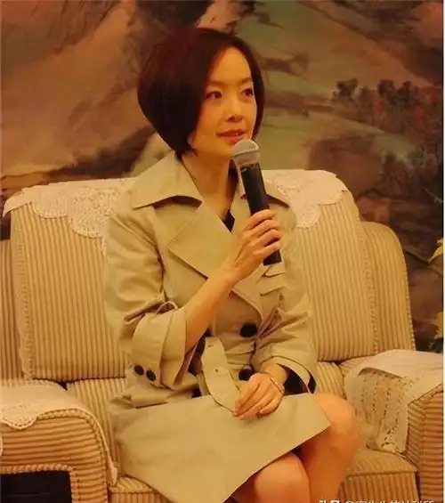 朱雷虽然只是幕后的工作人员,但他的妻子无论是在名气还是财力上都