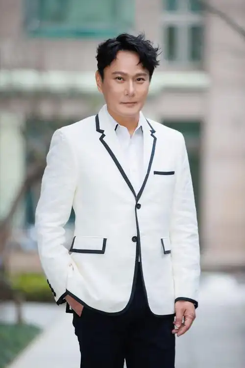 情歌王子张信哲 变身白马王子 睽违4年 官宣将三度攻蛋