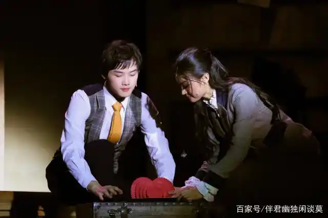 音乐剧《长腿叔叔》,外百老汇的爱情小甜饼,选择物质还是精神