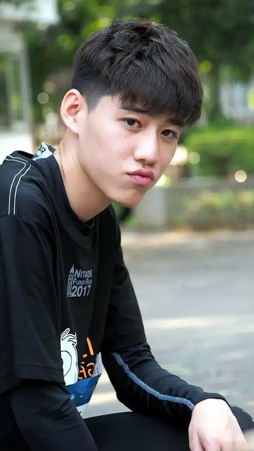 17岁青涩林pp考古(原相机怼脸自拍照)