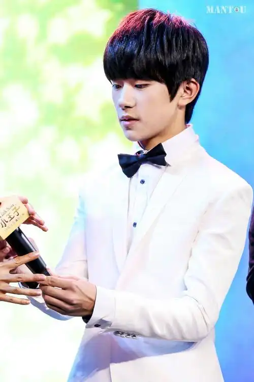 易烊千玺 小王子