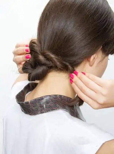 日常自己简单盘发图解步骤 一分钟教你轻松搞定