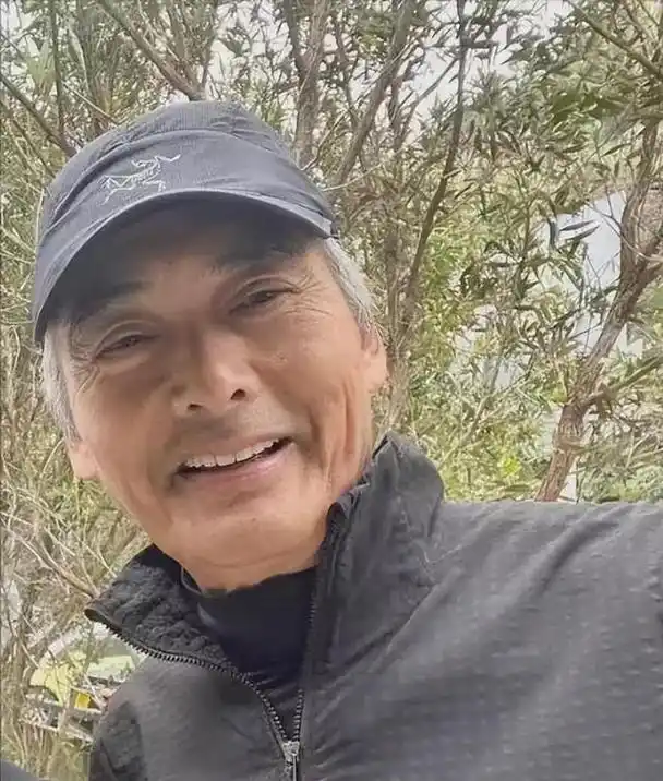 68岁周润发近照看着心酸手臂皮包骨全是疙瘩晚年患糖尿病