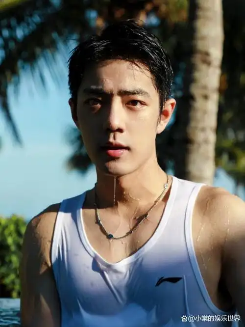 肖战泳池湿发大片!肌肉线条完美,眼神好欲好撩人!