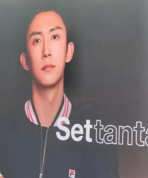 糊图证明我看到@johnny黄景瑜了 你的人气和知名度与你在粉圈的评价