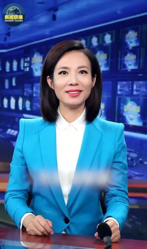 央视美女主持人宝晓峰生活照,网友:长相不算特别惊艳,但有特点_网易