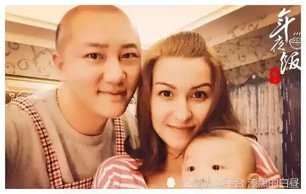 40岁歌手关喆再次升级当老爸官宣喜讯高颜值外籍妻子抢镜