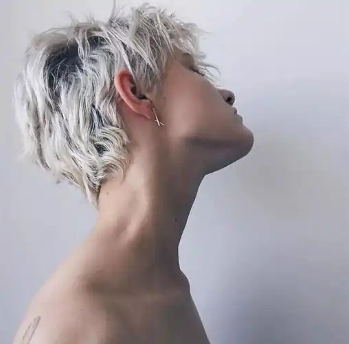 假小子中性发型酷帅难挡