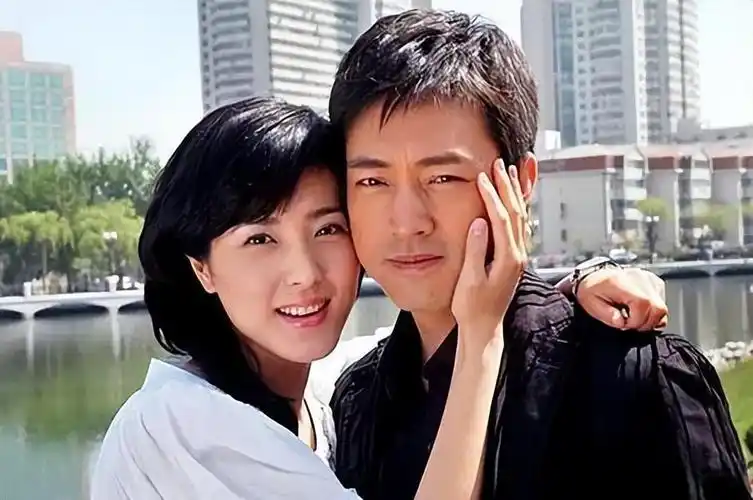 虽然是公认校花,但班上也有也有刘烨,保剑锋,秦昊这样的大帅哥,但曾黎