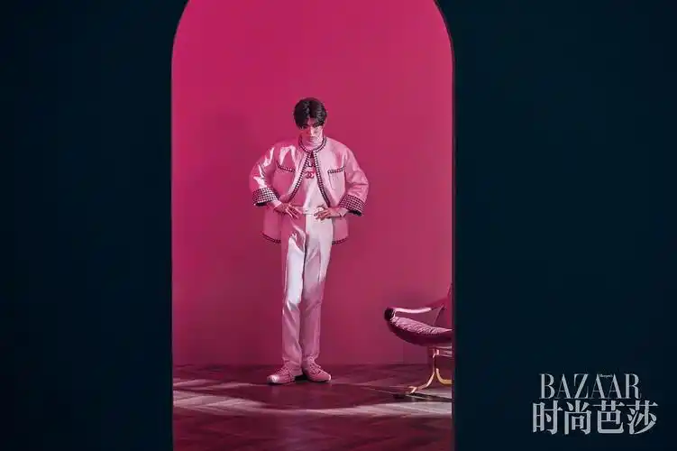 《时尚芭莎》2019年2月刊封面 | 蔡徐坤:其实我不是你们想的那样