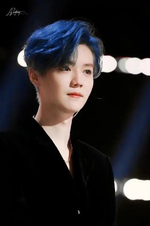 鹿晗换新发色##鹿晗新发色随拍照