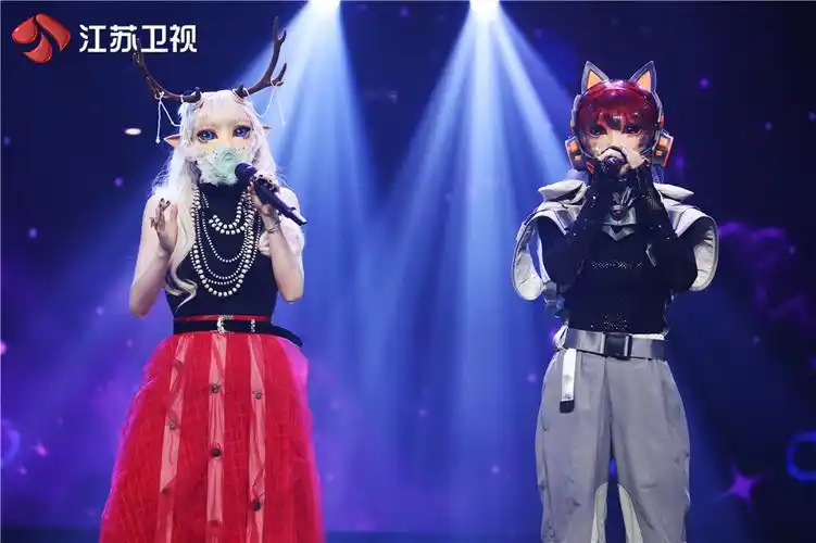 《蒙面唱将猜猜猜》第五季首播惊艳四座 何洁刘雪婧为初心发声