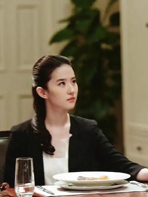 四大代言top#刘亦菲61第三种爱情61邹雨(饭修)邹律师的衣柜还是