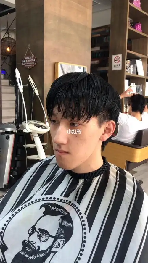 韩系男生四六分纹理烫