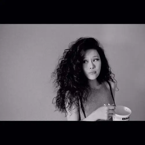 p>袁娅维(tia ray),1984年12月12日出生于湖南省怀化市,中国内地流行