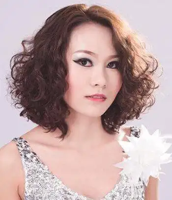 中老年全烫短发发型图片 中老年女士短烫发发型