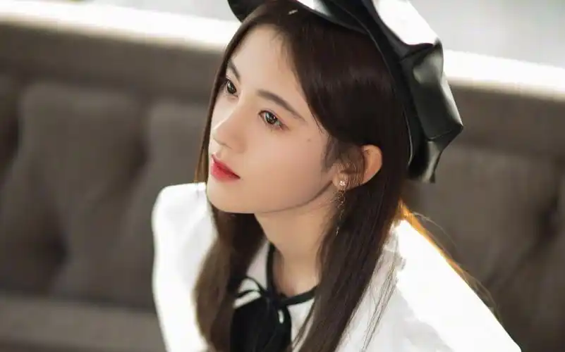 鞠婧祎气质侧脸