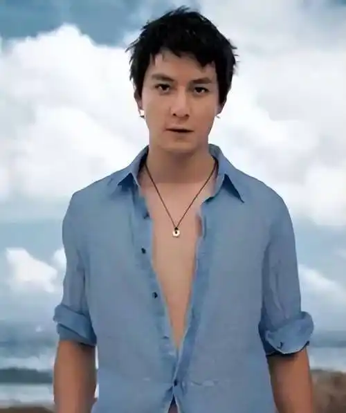 年轻时帅气英俊,老了却丑得千奇百怪,这6位男星一个比一个可惜_吴彦祖