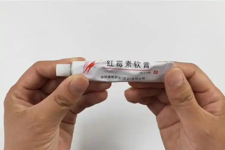 红霉素软膏加它真厉害每天抹一抹皱纹色斑消失不见