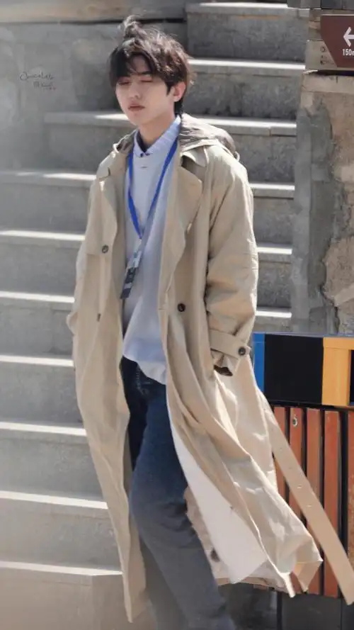 奔跑吧蔡徐坤##蔡徐坤风衣造型