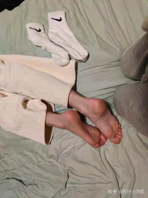 哪个女孩子的脚丫好看有晒图的么