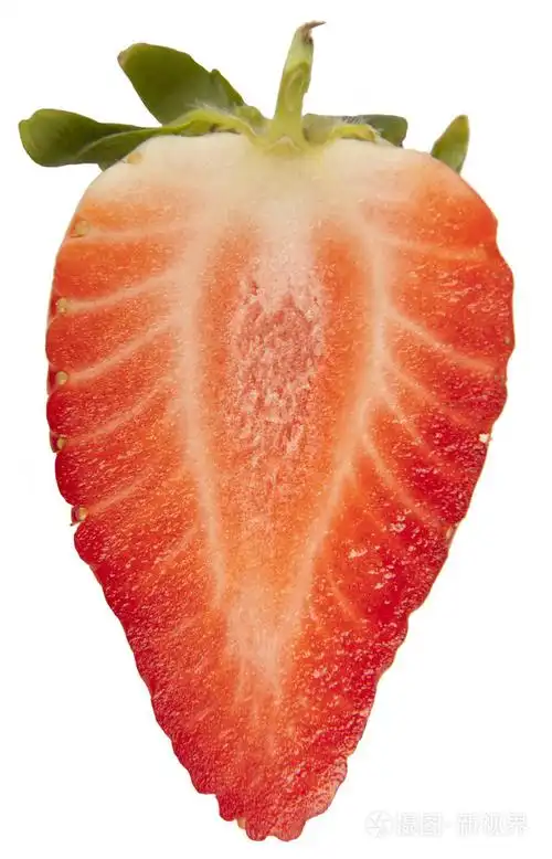 孤立在白色背景上的草莓