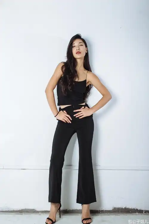 不再只比剪刀手博主教你拍照凹造型