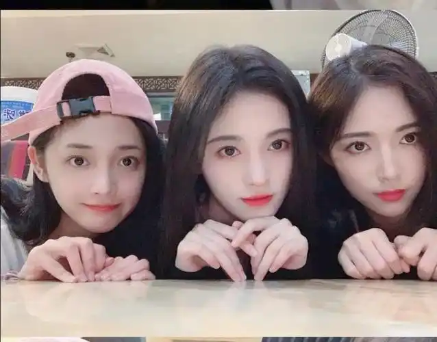 许佳琪周洁琼鞠婧祎陈意涵4朵小红同框,网友:瞬间脸盲了