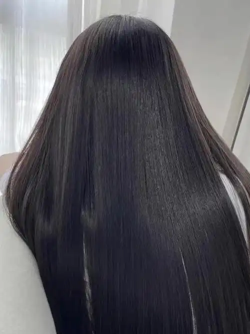 让你的秀发重焕生机:护发精油带来的秘密