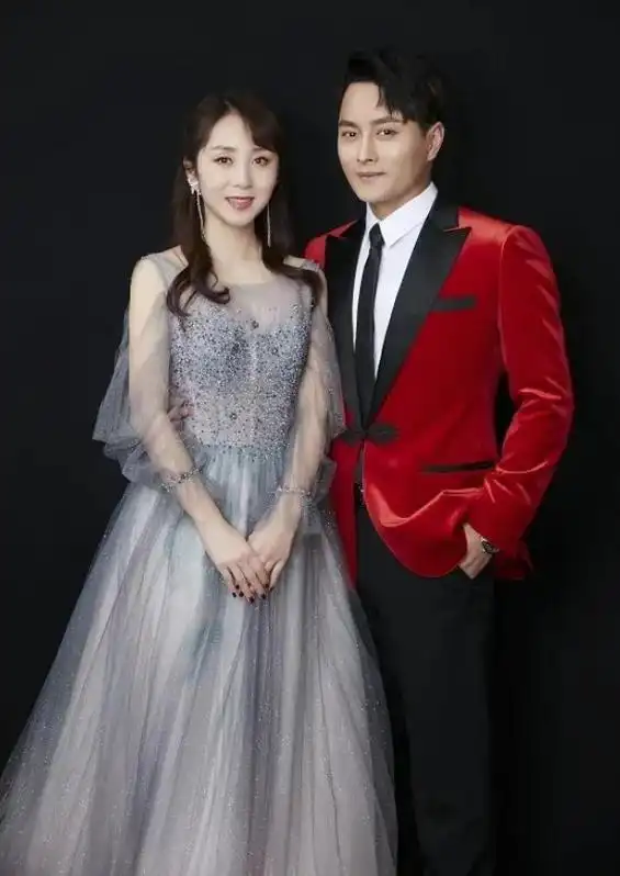 云飞和高月离婚6年,一个再婚娶北大才女,一个带着女儿艰难生活