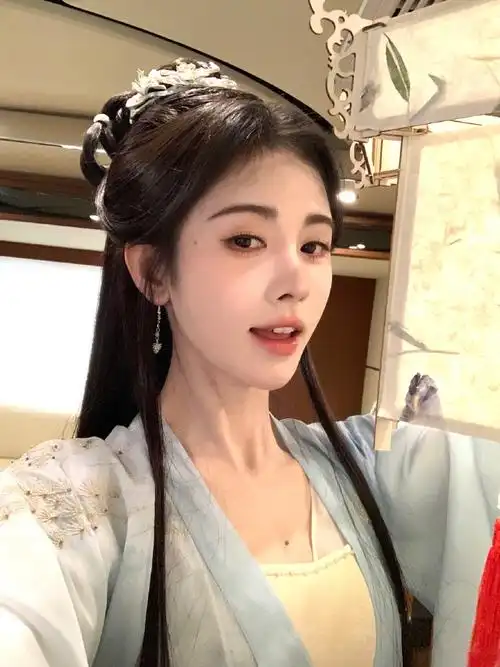 #鞠婧祎元宵古装营业照#