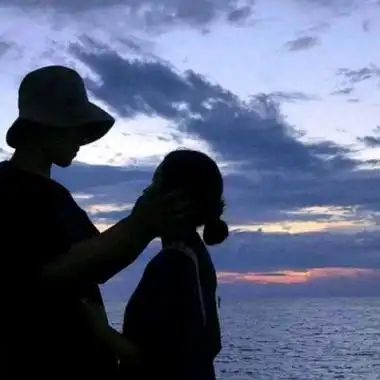 唯美意境情侣头像一对你的怀抱藏着爱