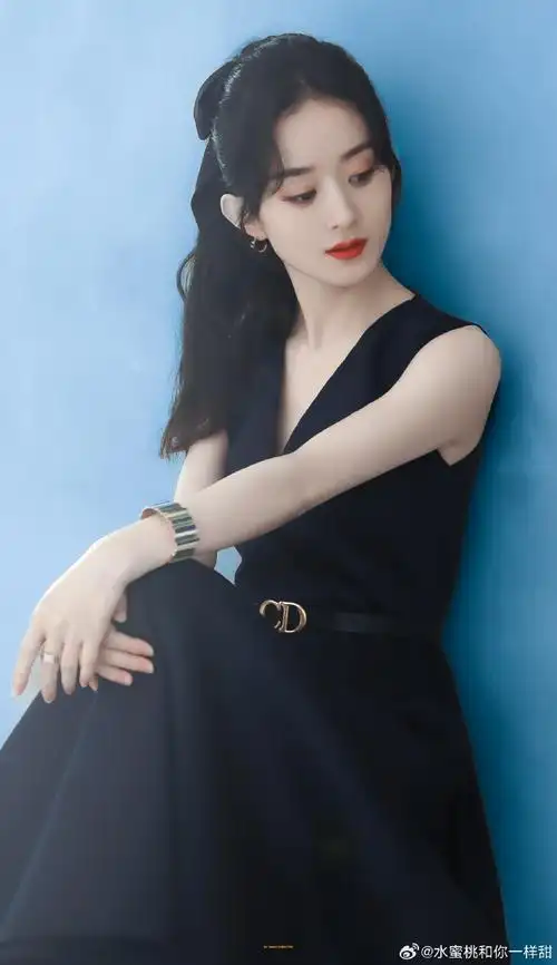 赵丽颖黑色连衣裙##赵丽颖黑色深v连衣裙##陪赵丽颖奔赴每一个十年