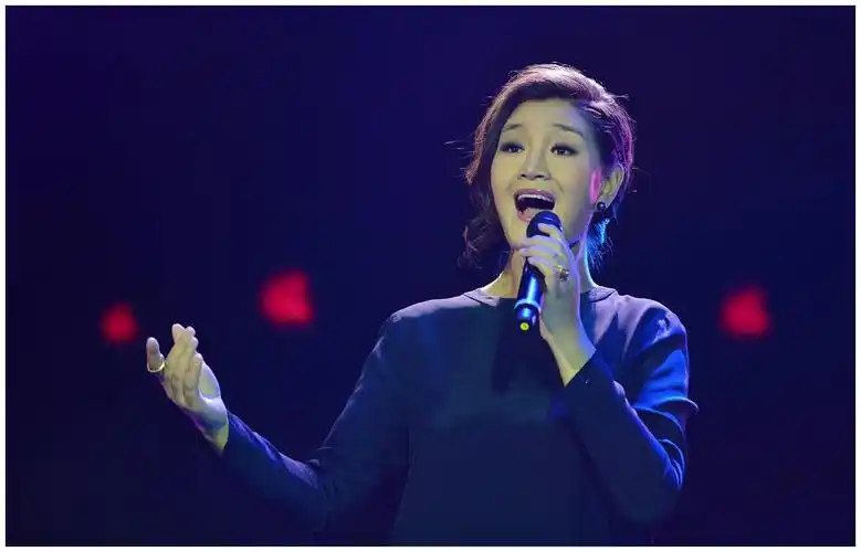 降央卓玛的老公,原来是央视工作17年的他,果然是才子配才女