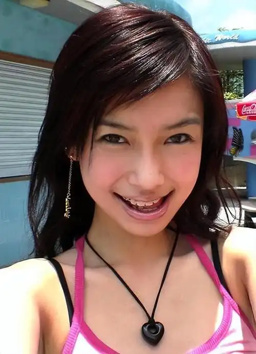 14岁的时候,杨颖因被伯乐发掘而当上了模特儿.