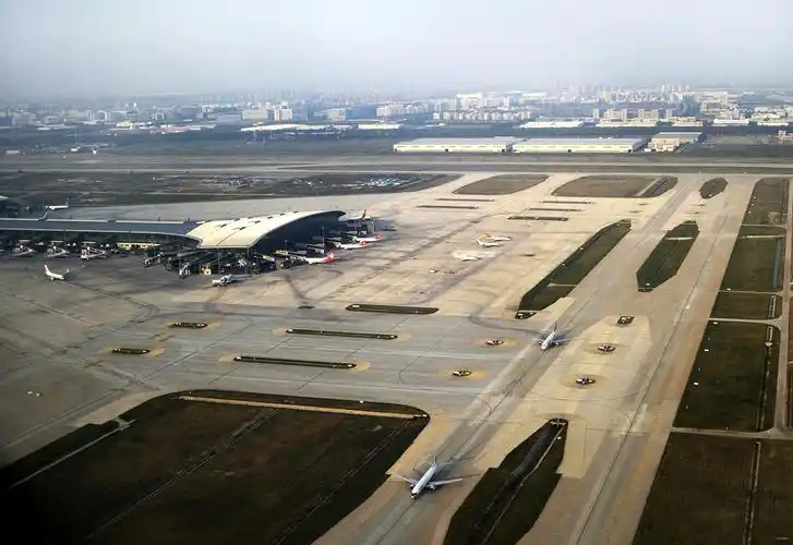 天津滨海国际机场,位于天津市东丽区,为4f级民用国际机场,是中国国际