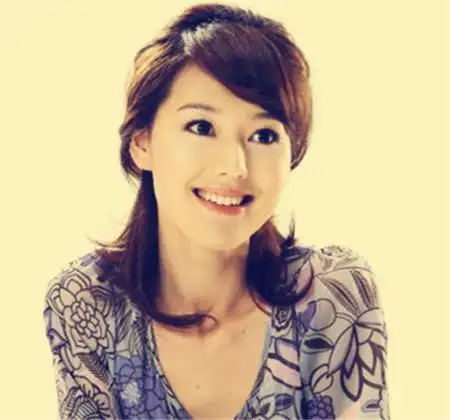 23岁毕业于上海戏剧学院02级电视艺术系播音与主持专业,主持人,演员