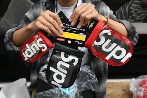 supremexthenorthface蛇纹外套不会搭国外潮人搭配技巧请查收