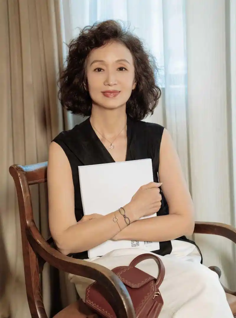 中年女性不想因发型"显老"?选这3款减龄短发,时髦有范儿