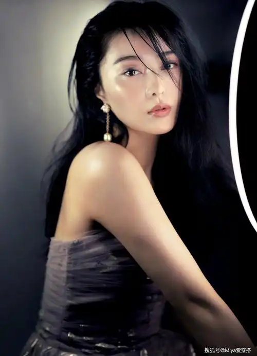 原创范冰冰状态佳,薄纱裙配日系妆容好气质,40岁女人通勤妆容教科书