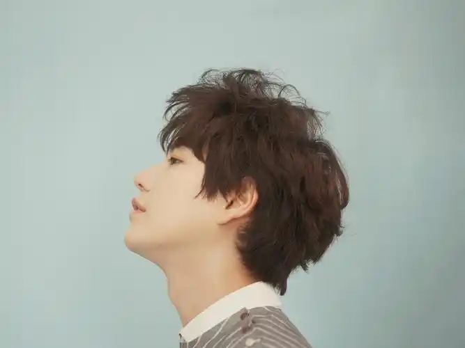 圭贤  在光华门  电脑桌面  1p