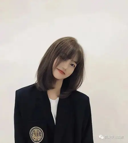 "高层次锁骨发",初夏剪刚刚好.