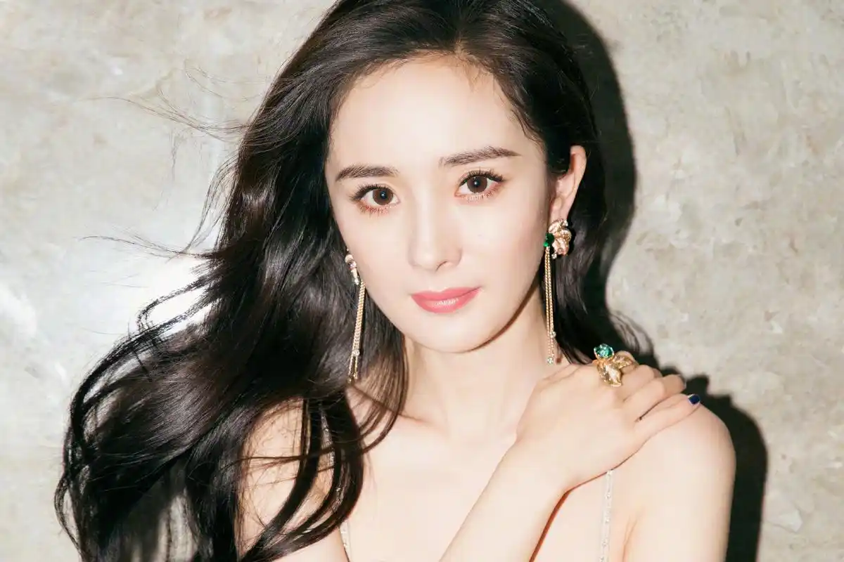 杨幂高清手机壁纸,总是那样美丽动人,让人心动