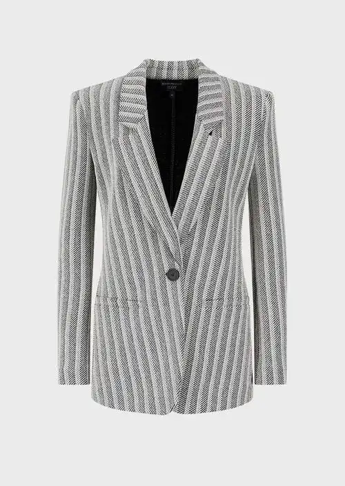 细条纹休闲西装