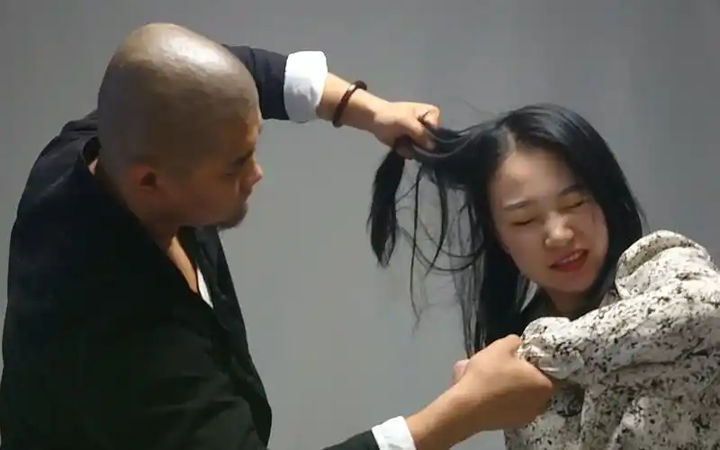 破解抓头发最重要的1点,无论坏人怎么抓,一定先做这个动作_哔哩哔哩