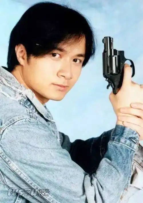 那些年经典重温!盘点香港男歌手初出道青涩照!